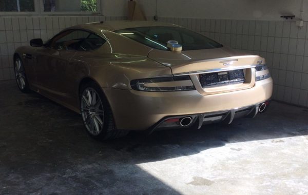 Aston Martin lackiert