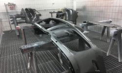 Klarlack Lackierung in der Spritzkabine