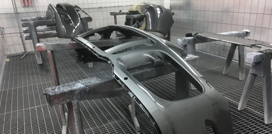 Klarlack Lackierung in der Spritzkabine